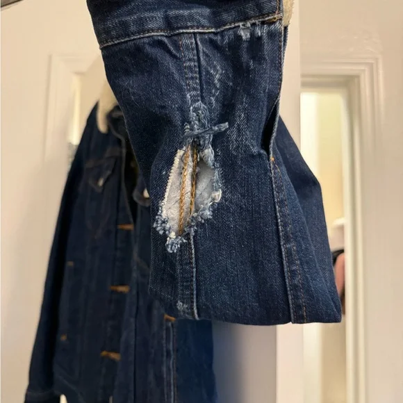 Levi's Dark Blue Denim Jacket with Cream Sherpa - Picture 2 of 7